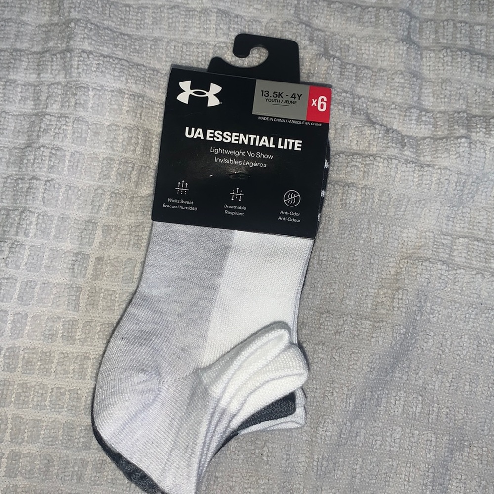 NWT Youth Boys Under Armour Lightweight No Show Socks